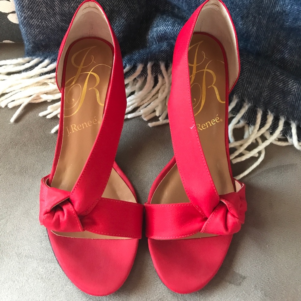 J Renee red crepe pumps “Jaynnie”